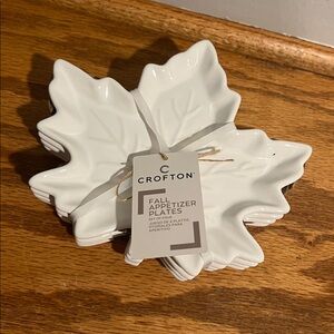 Crofton White Leaf-Shaped Appetizer Plates